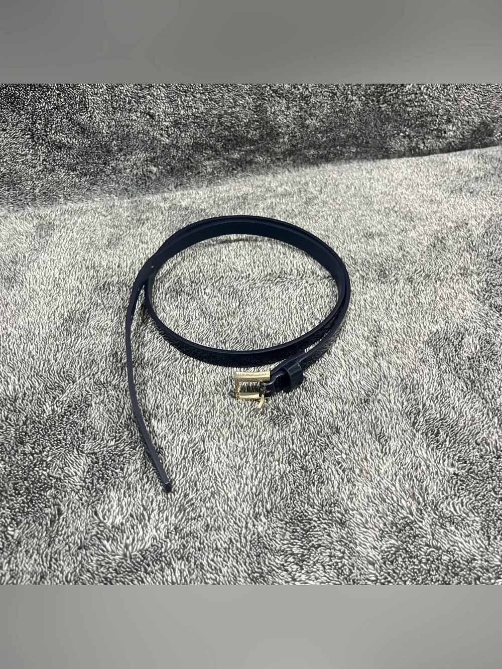 Tommy Hilfiger glossy Navy Blue slim Belt size 10 (37 inches long)